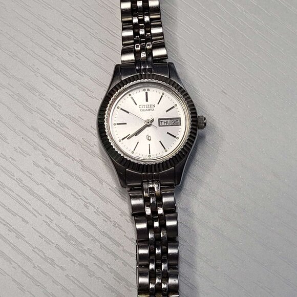 Citizen R15097-RC Watch - For Parts & Repair - Picture 1 of 3